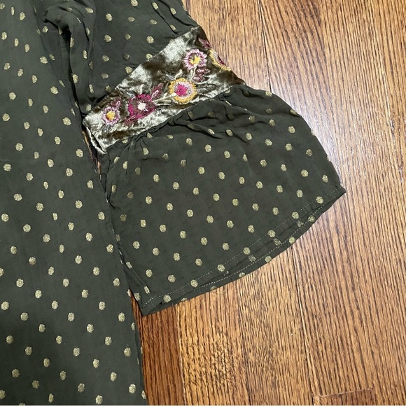 Chico's Green Gold Floral Blouse Bell Sleeve Size 0 or US 4-small - Picture 7 of 10